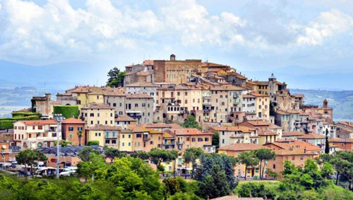 Panorama di Chiusi Città arroccata sulla collina toscana – Valdichiana senese