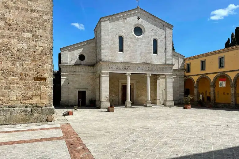 Facciata della Cattedrale di San Secondiano – Piazza del Duomo, Chiusi (SI)
